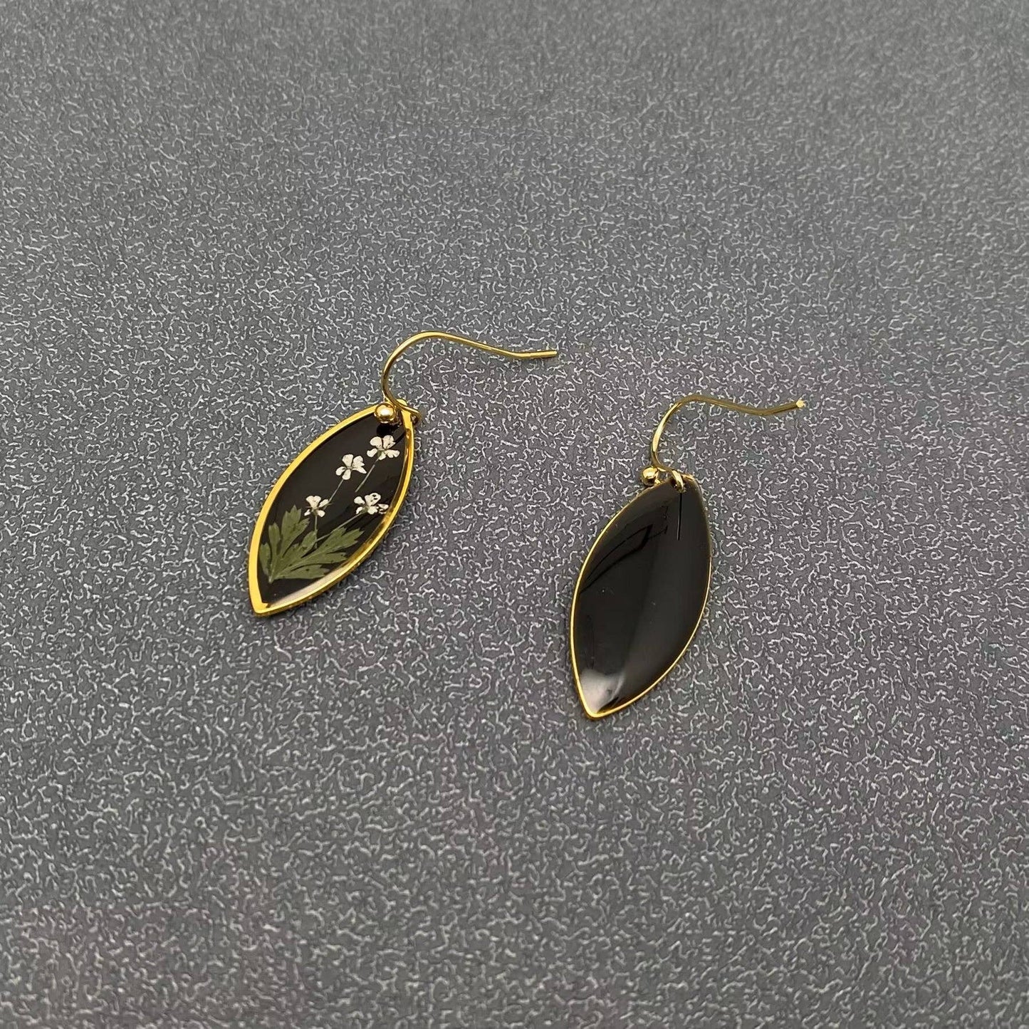 Pressed Dried Flower Black Resin Dangle Earrings
