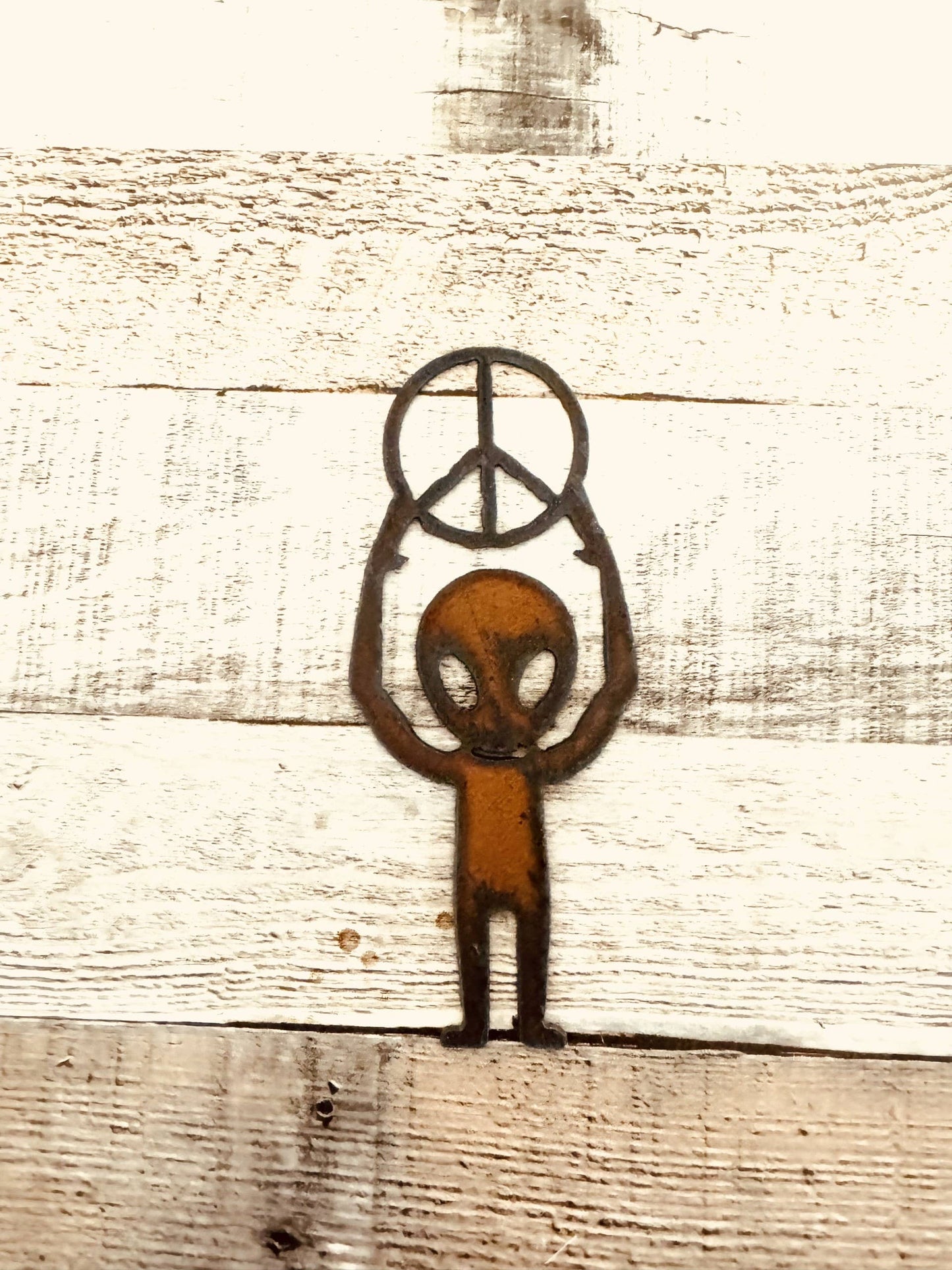 Alien Full body Holding Peace Symbol Magnet