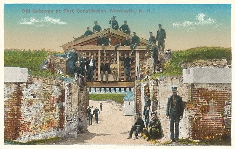 NH-56 Ft. Constitution, New Castle - Vintage Image, Magnet