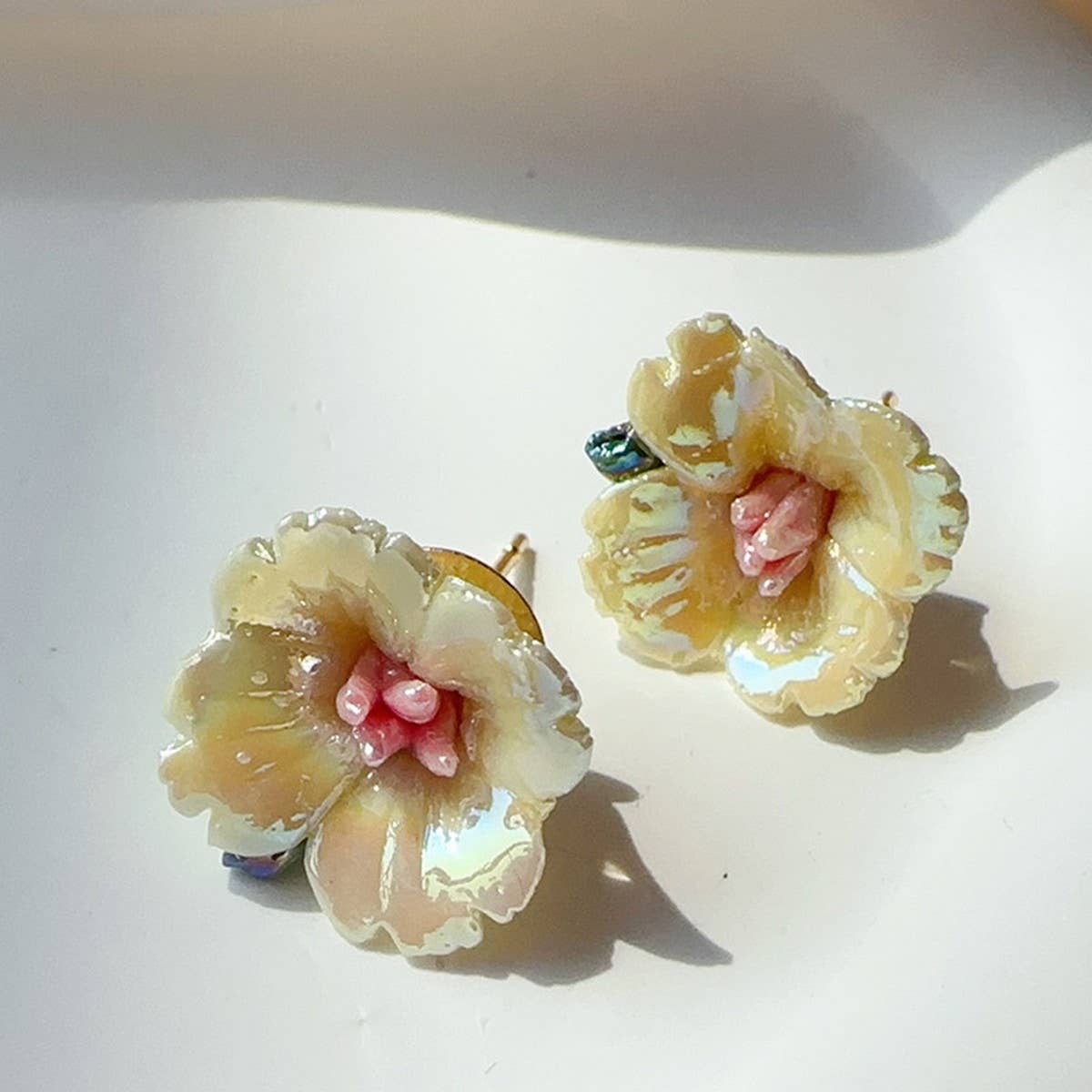 Flower stud earrings