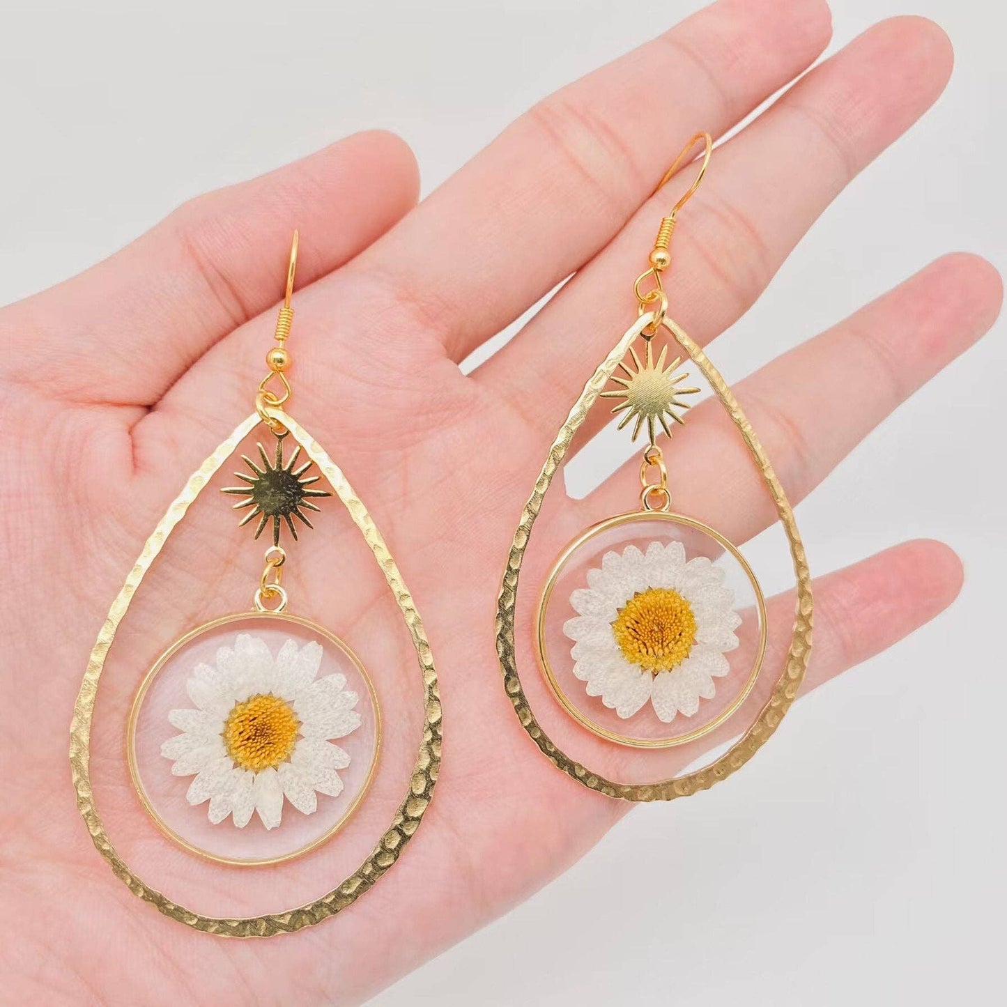 Daisy Pressed Flower Drop-shaped Dangle Earrings