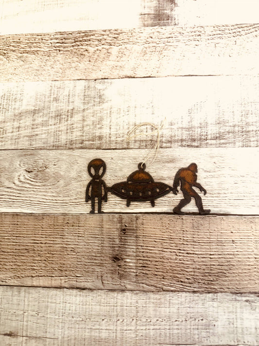 UFO Scene Area 51 Bigfoot flying Saucer and Alien Ornament