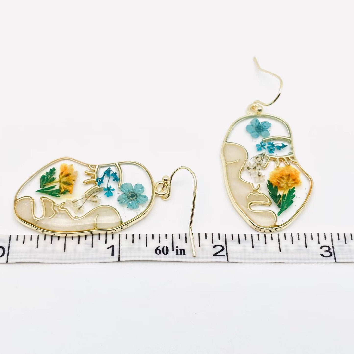 Floral Face Dried Flower Dangle Earrings