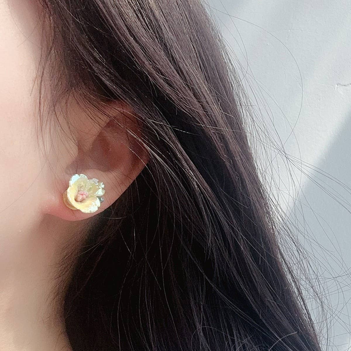 Flower stud earrings