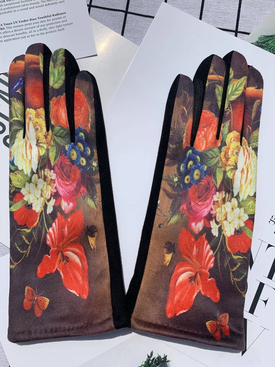 Trendy Oil Painting Motif Warm Gloves