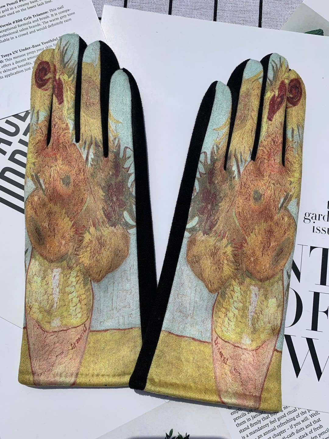 Trendy Oil Painting Motif Warm Gloves