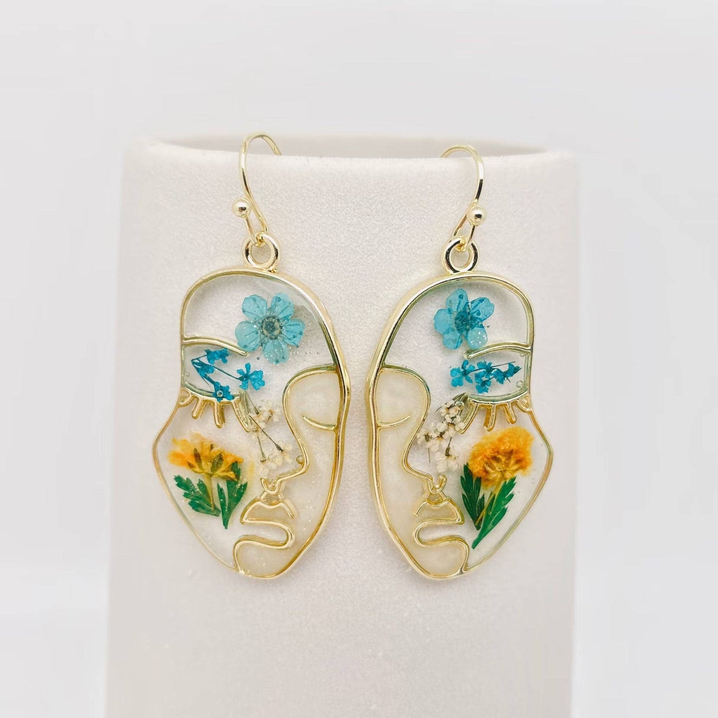 Floral Face Dried Flower Dangle Earrings