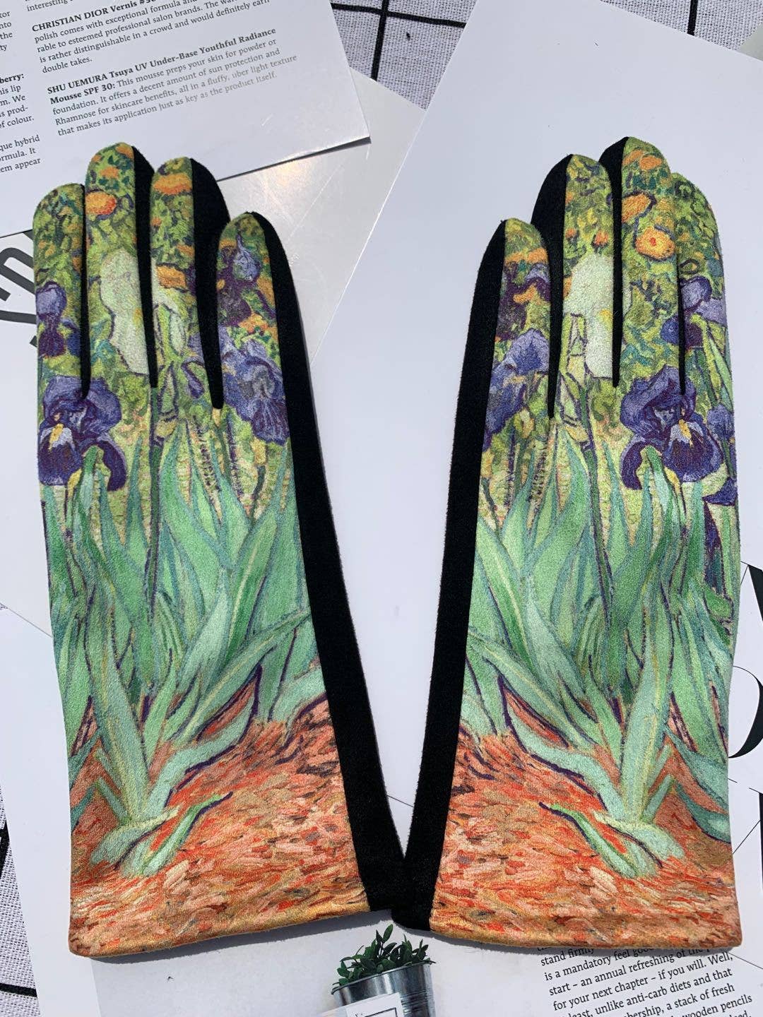 Trendy Oil Painting Motif Warm Gloves