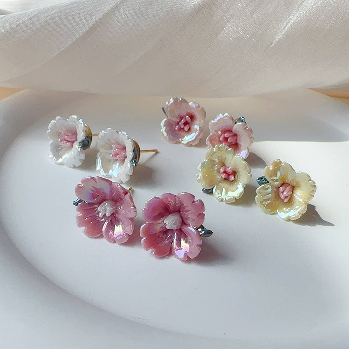 Flower stud earrings