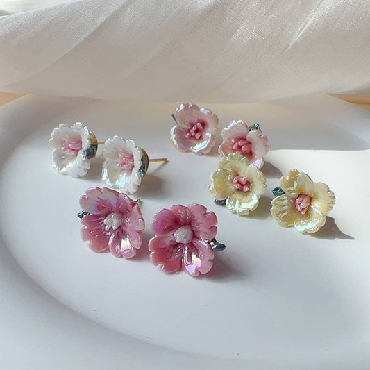 Flower stud earrings