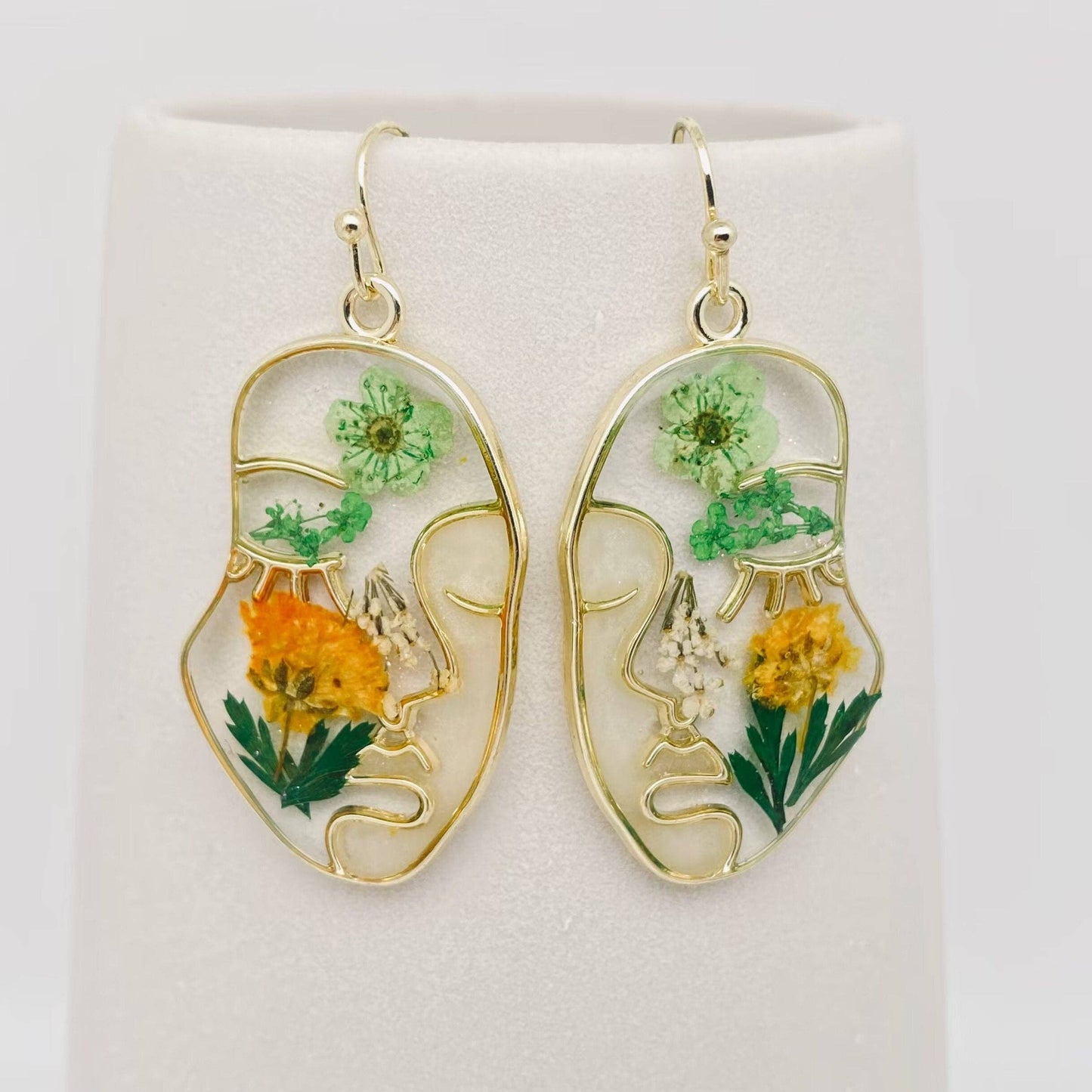 Floral Face Dried Flower Dangle Earrings