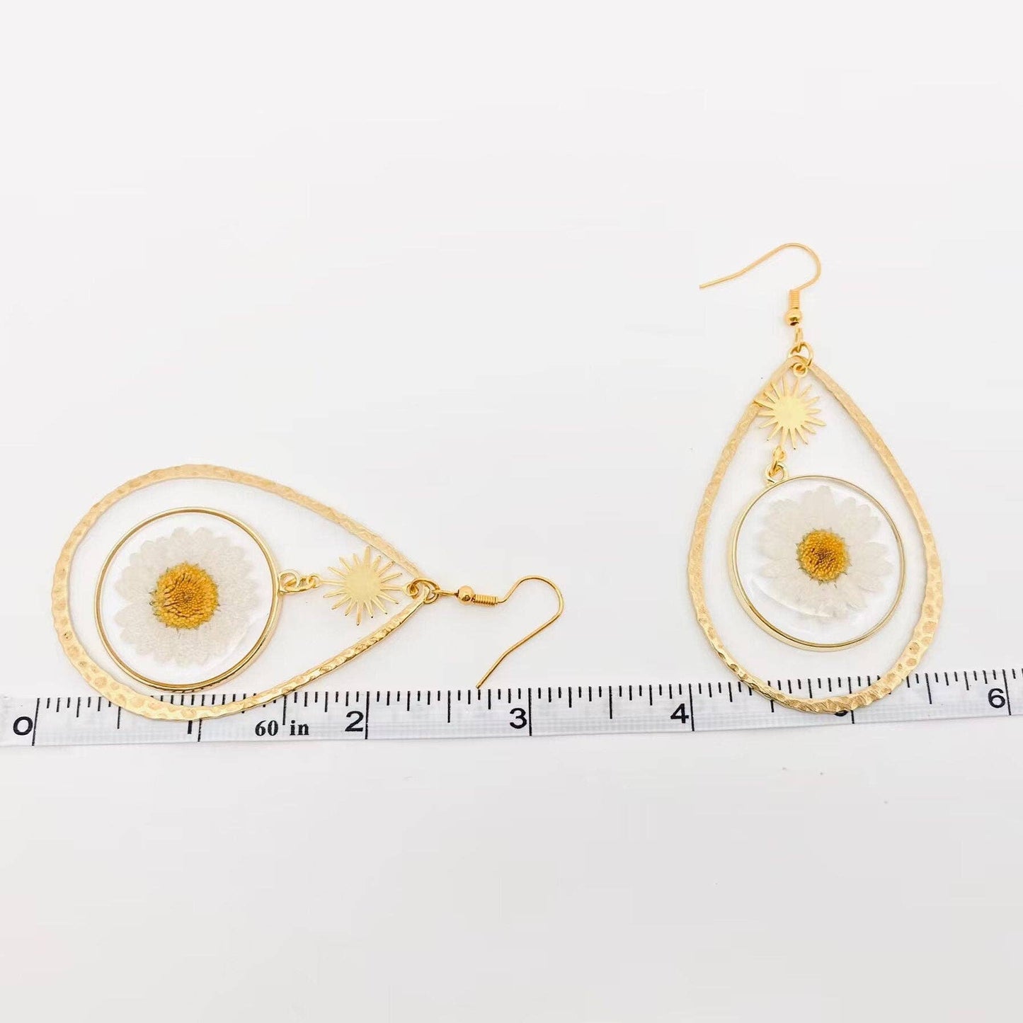 Daisy Pressed Flower Drop-shaped Dangle Earrings