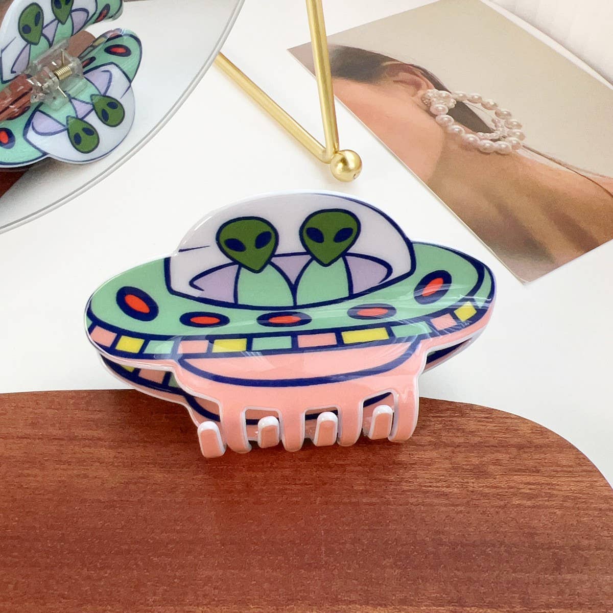 UFO Alien Hair Claw