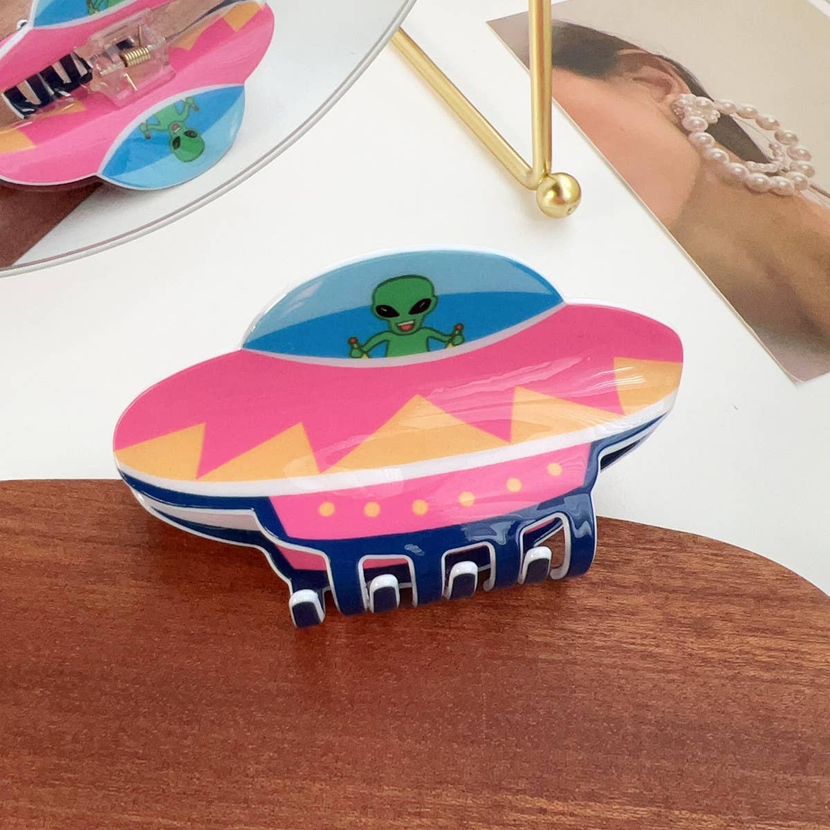 UFO Alien Hair Claw