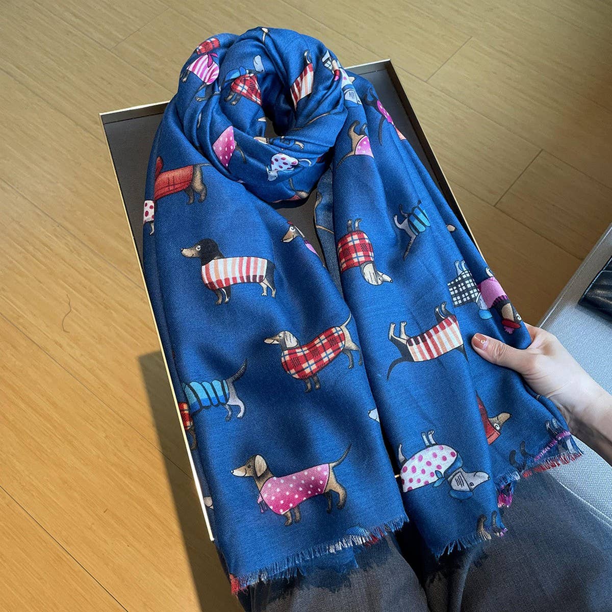Dog print cotton/linen scarf