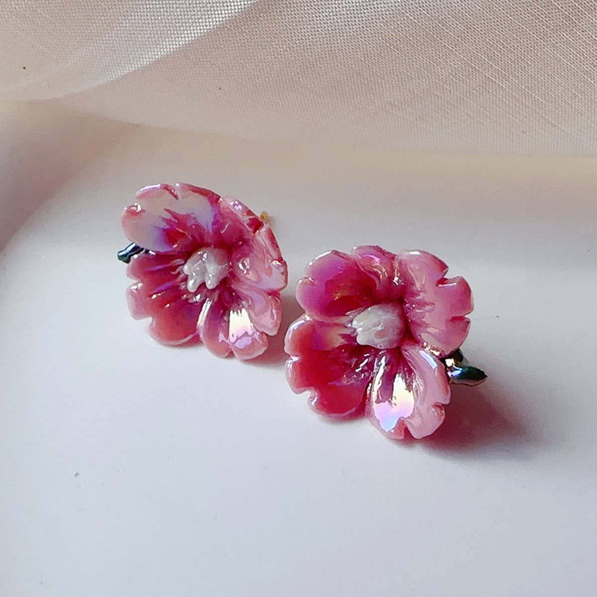 Flower stud earrings
