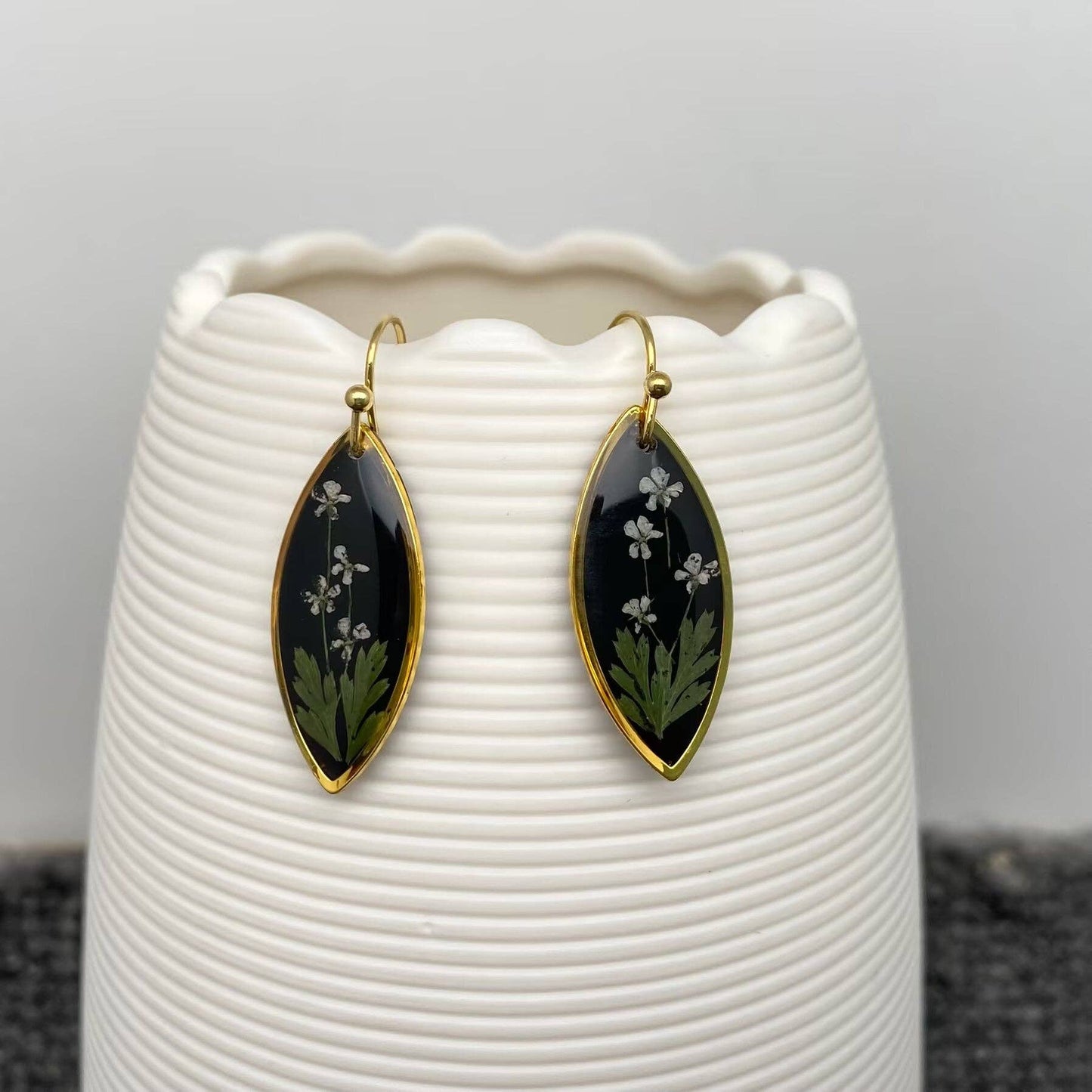 Pressed Dried Flower Black Resin Dangle Earrings