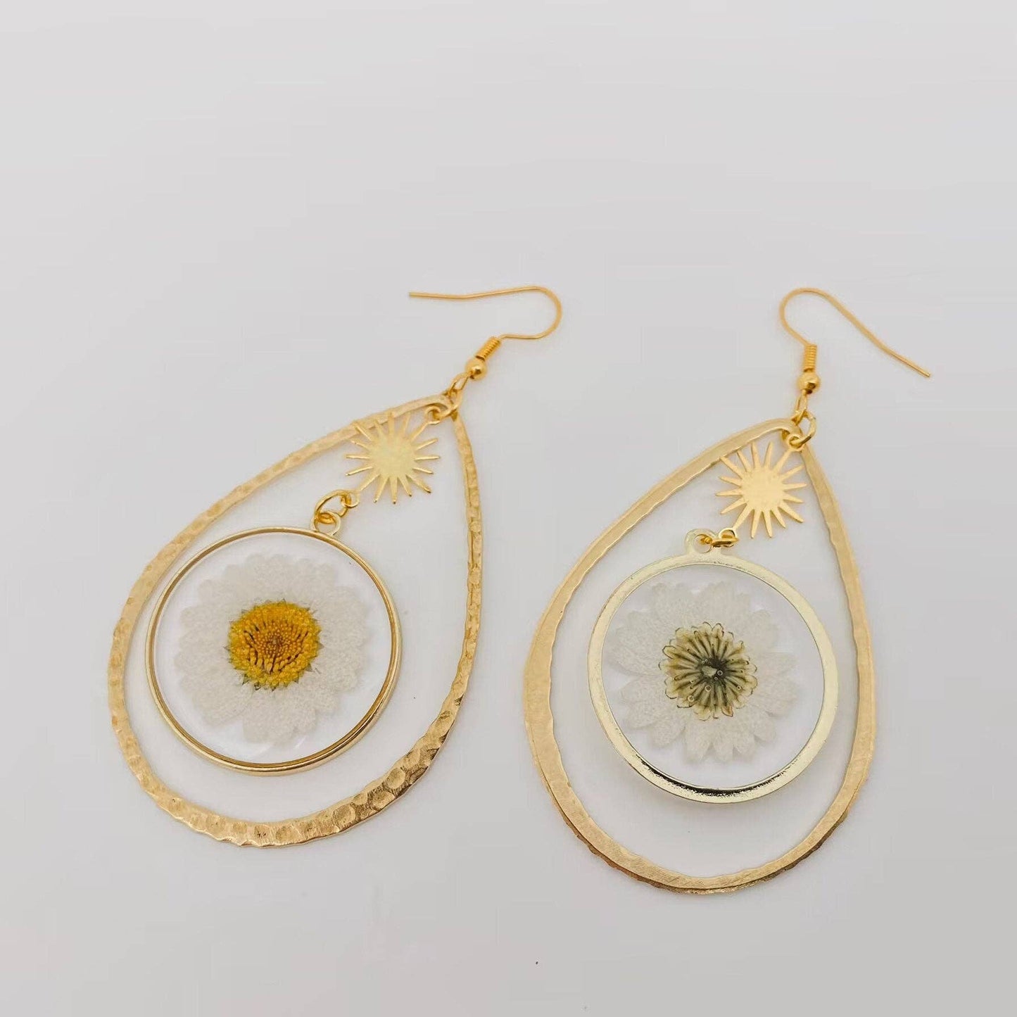 Daisy Pressed Flower Drop-shaped Dangle Earrings